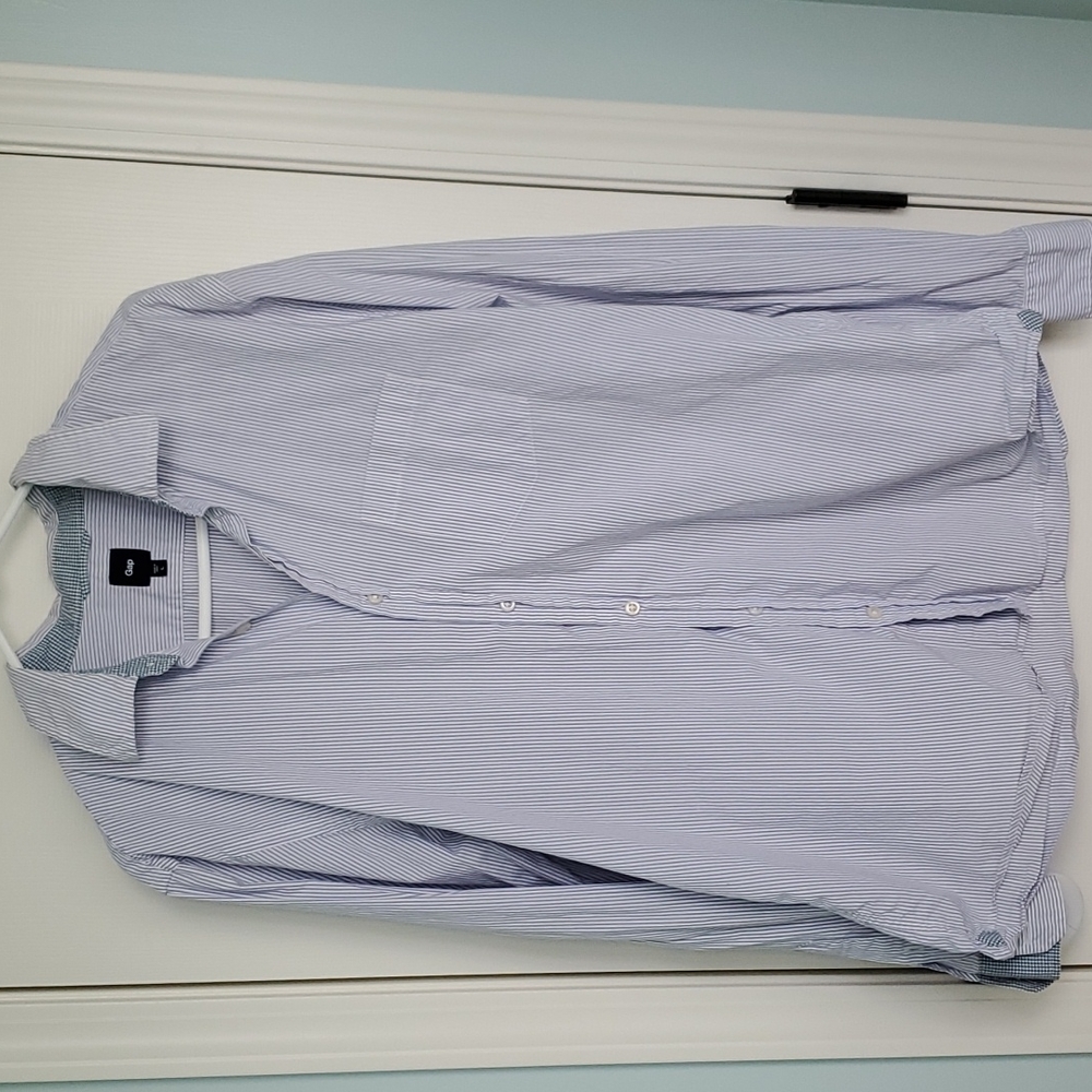 Gap men's button-down shirt, size L